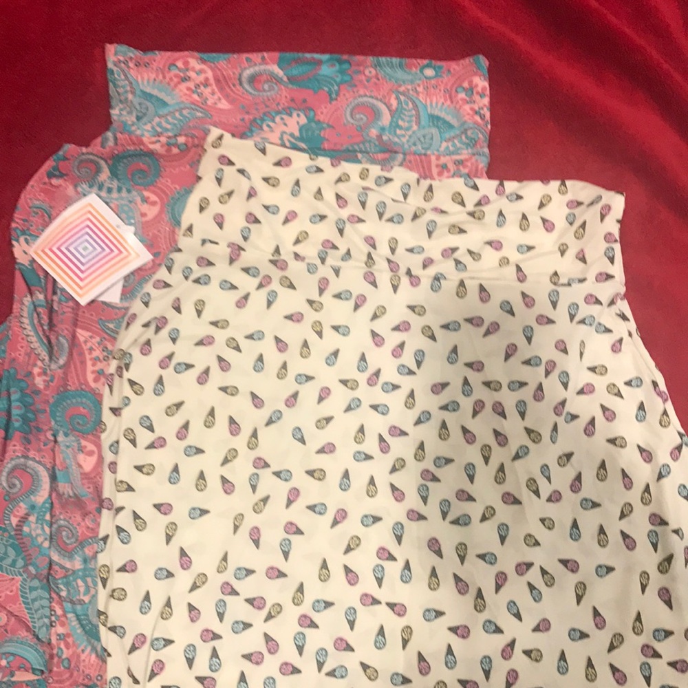 LuLaRoe Azures. Ice Cream/Pink Paisley.